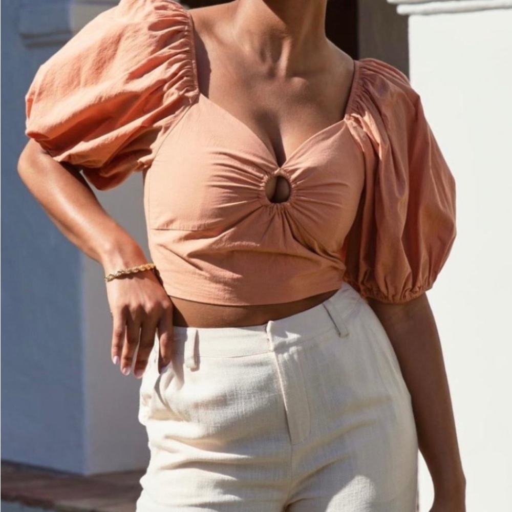 NWT Abercrombie and Fitch Puff Sleeve O-Ring Women's Top, Size Medium